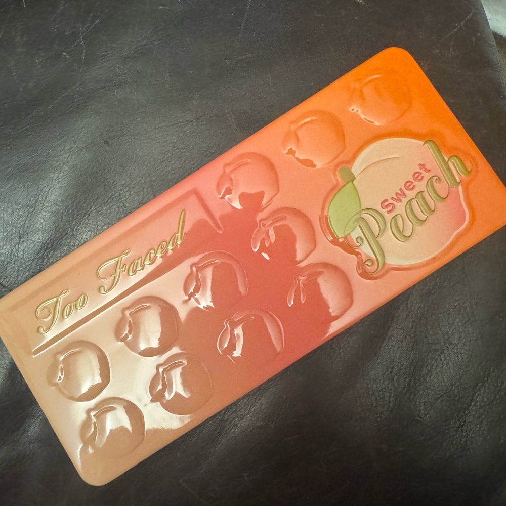 Too Faced Peachy Glow Eyeshadow Palette